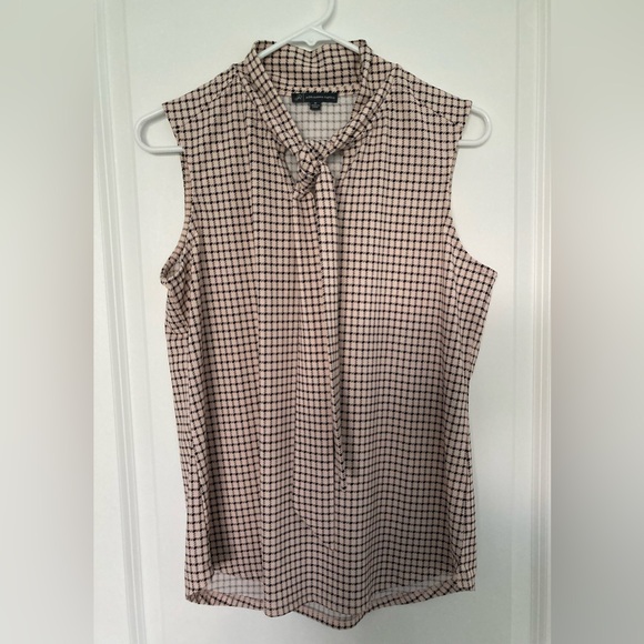 Adrianna Papell Tops - 4/$25 Adrianna Papell Checkered Collared Blouse with Front Tie Women’s M